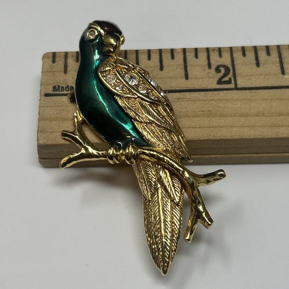 Vintage AVON Parrot Brooch Green Enamel Rhinestone Gold Tone Bird Pin 2.5 Inch - Picture 1 of 5